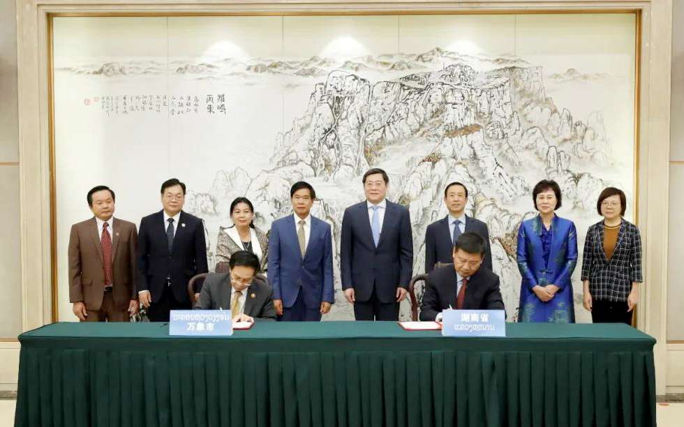 米蘭·(milan)中國官方網(wǎng)站環(huán)境向老撾萬象捐贈7臺環(huán)衛(wèi)裝備，助力“一帶一路”建設